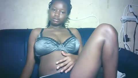 pretty_milan online show from 12.22.25