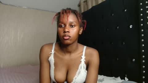 Snapshot of pretty_nyra chatting on 05.11.26 Nyra online show from 05.11.26