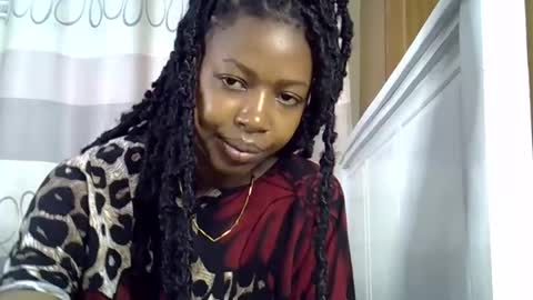 pretty_petite24 online show from 01.28.25