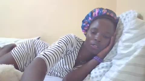 pretty_petite_ebony online show from 01.12.25