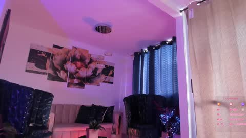 Snapshot of pretty_pettite chatting on 12.16.24 pretty_pettite online show from 12.16.24