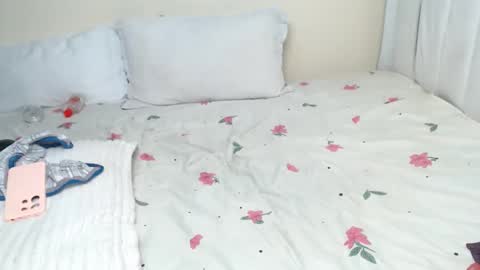 Snapshot of pretty_pussy2 chatting on 03.05.26 Essy online show from 03.05.26