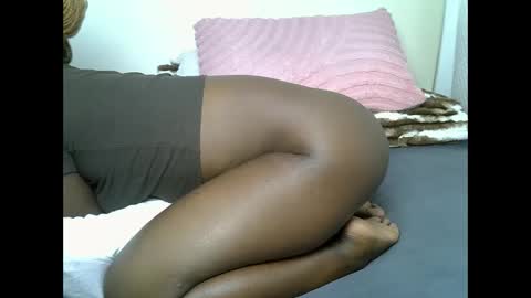 Snapshot of pretty_pussy2 chatting on 04.04.26 Essy online show from 04.04.26