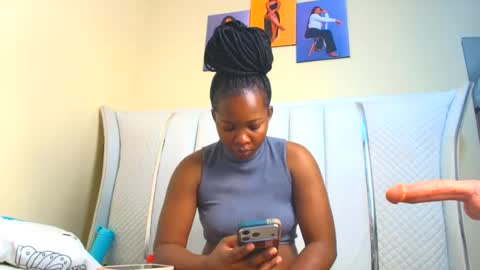 Snapshot of pretty_pussy2 chatting on 08.08.26 Essy online show from 08.08.26