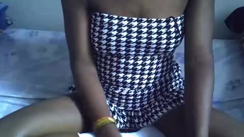 Snapshot of pretty_queen18 chatting on 10.06.25 NASH online show from 10.06.25