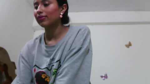 Snapshot of pretty_rose_ chatting on 03.11.26 Rose online show from 03.11.26