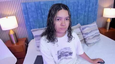 Daisy Flower online show from 03.17.26