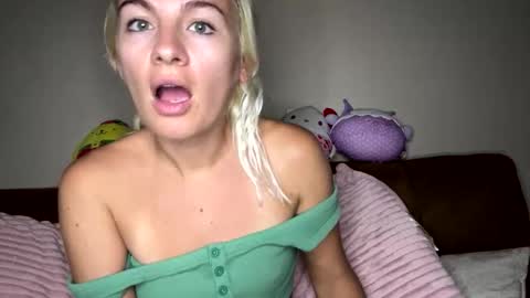 Snapshot of prettybabypetite chatting on 10.28.25 Missy  Jack online show from 10.28.25