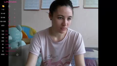Snapshot of prettybella_7 chatting on 12.17.24 Bella online show from 12.17.24