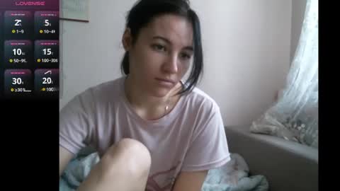 Snapshot of prettybella_7 chatting on 12.21.24 Bella online show from 12.21.24