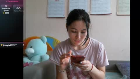 Snapshot of prettybella_7 chatting on 12.23.24 Bella online show from 12.23.24