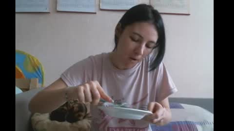 Snapshot of prettybella_7 chatting on 12.25.24 Bella online show from 12.25.24