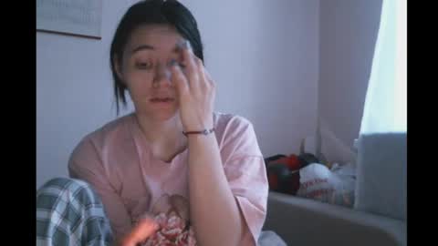 Snapshot of prettybella_7 chatting on 01.04.25 Bella online show from 01.04.25
