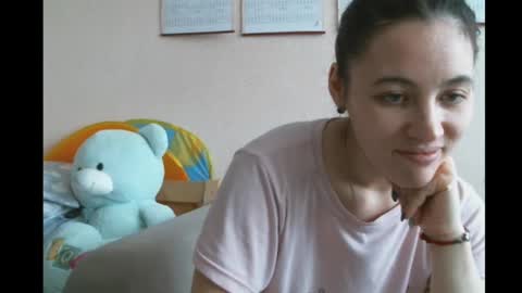 Snapshot of prettybella_7 chatting on 01.20.25 Bella online show from 01.20.25