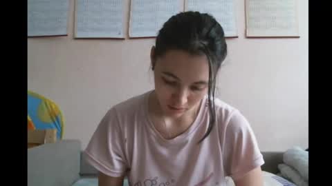Snapshot of prettybella_7 chatting on 01.28.25 Bella online show from 01.28.25