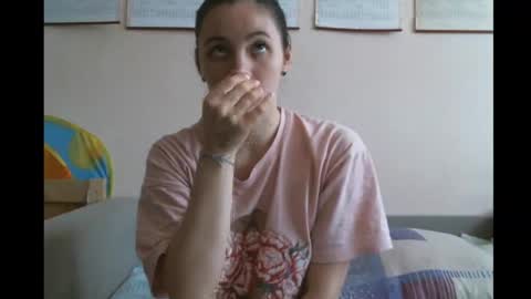 Snapshot of prettybella_7 chatting on 02.06.25 Bella online show from 02.06.25