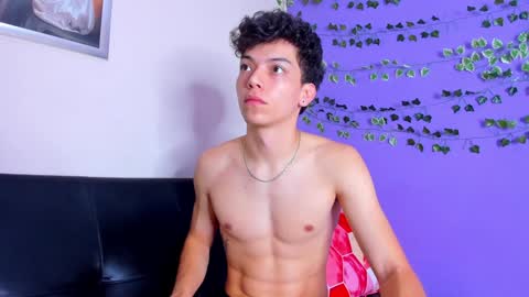 Snapshot of prettybunnies08 chatting on 01.29.25 Enzo Denis online show from 01.29.25