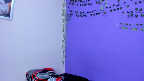 Snapshot of prettybunnies08 chatting on 02.11.25 Enzo Denis online show from 02.11.25