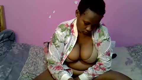 Snapshot of prettyghats chatting on 10.05.25 prettyghats online show from 10.05.25