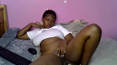 Snapshot of prettyghats chatting on 10.11.25 prettyghats online show from 10.11.25