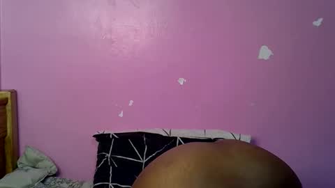 Snapshot of prettyghats chatting on 10.18.25 prettyghats online show from 10.18.25