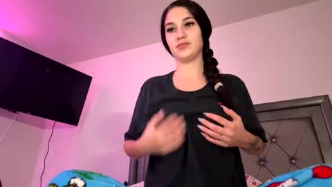 Snapshot of prettygirll23 chatting on 05.17.26 prettygirllltorii online show from 05.17.26