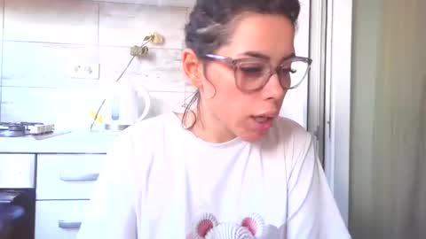 prettyjulliette online show from 10.28.25