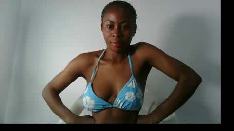 Snapshot of prettylove5 chatting on 10.14.25 evelyn online show from 10.14.25