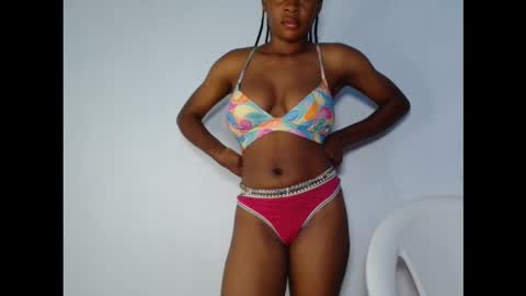 Snapshot of prettylove5 chatting on 10.18.25 evelyn online show from 10.18.25