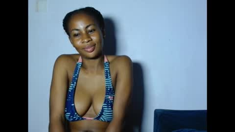 Snapshot of prettylove5 chatting on 11.29.25 evelyn online show from 11.29.25