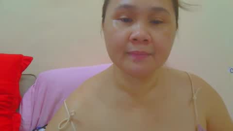 Snapshot of prettynhing chatting on 05.10.26 Nhing online show from 05.10.26
