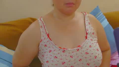 Snapshot of prettynhing chatting on 05.16.26 Nhing online show from 05.16.26