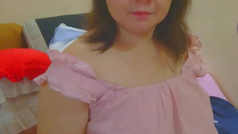 Snapshot of prettynhing chatting on 05.24.26 Nhing online show from 05.24.26