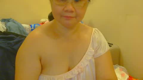 Snapshot of prettynhing chatting on 06.28.26 Nhing online show from 06.28.26