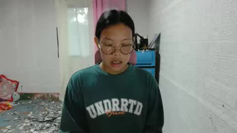 Snapshot of prettyoliviax chatting on 01.08.25 olivia for short oliv online show from 01.08.25