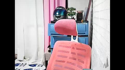 Snapshot of prettyoliviax chatting on 02.03.25 olivia for short oliv online show from 02.03.25