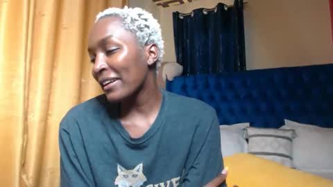 Snapshot of prettyquee chatting on 05.06.26 sasha online show from 05.06.26