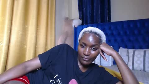 Snapshot of prettyquee chatting on 05.19.26 sasha online show from 05.19.26