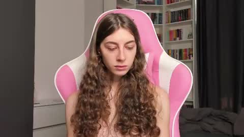 Snapshot of prettysomething chatting on 06.19.26 Sophie next stream will be at Monday i will wait you guys online show from 06.19.26
