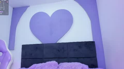 Snapshot of princess_skinny_ chatting on 07.14.26 Mia online show from 07.14.26