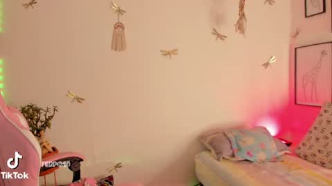 Snapshot of princessluna_14 chatting on 06.12.26 princessluna_14 online show from 06.12.26