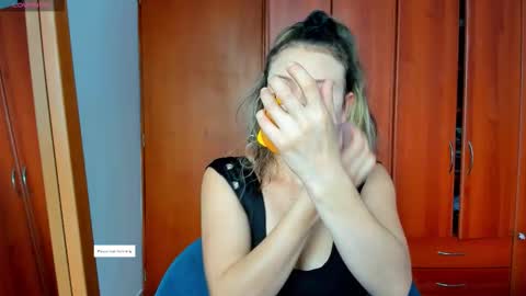 Snapshot of princessmariana25 chatting on 03.30.26 princessmariana25 online show from 03.30.26