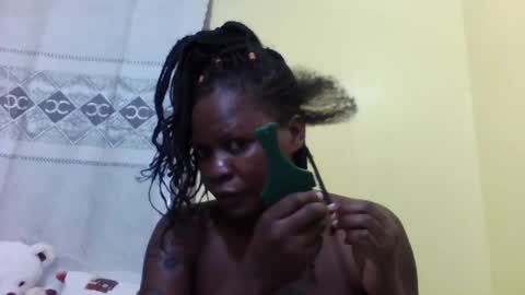 Snapshot of princessmiles2 chatting on 06.30.26 phelly online show from 06.30.26