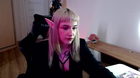 18 y.o online show from 02.14.25