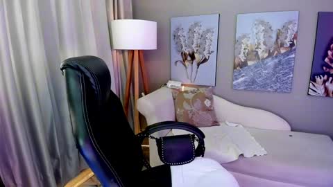 Priya Rose online show from 12.04.24