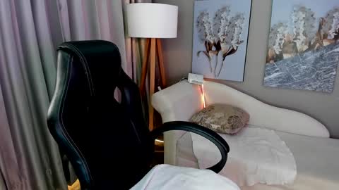 Priya Rose online show from 12.11.24