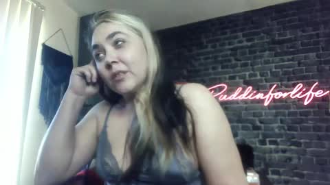 Snapshot of puddinforlife chatting on 04.21.26 Krystle online show from 04.21.26