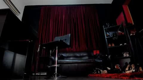 Snapshot of puffy_love chatting on 12.21.24 MissPuffyLove online show from 12.21.24