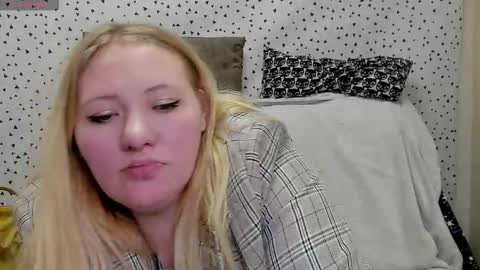 Snapshot of puffybun chatting on 03.04.26 puffybun online show from 03.04.26