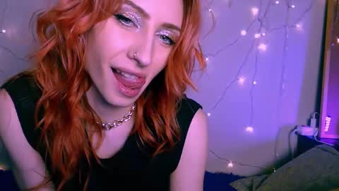 Snapshot of pufpufog chatting on 12.22.24 EsteticHouse online show from 12.22.24